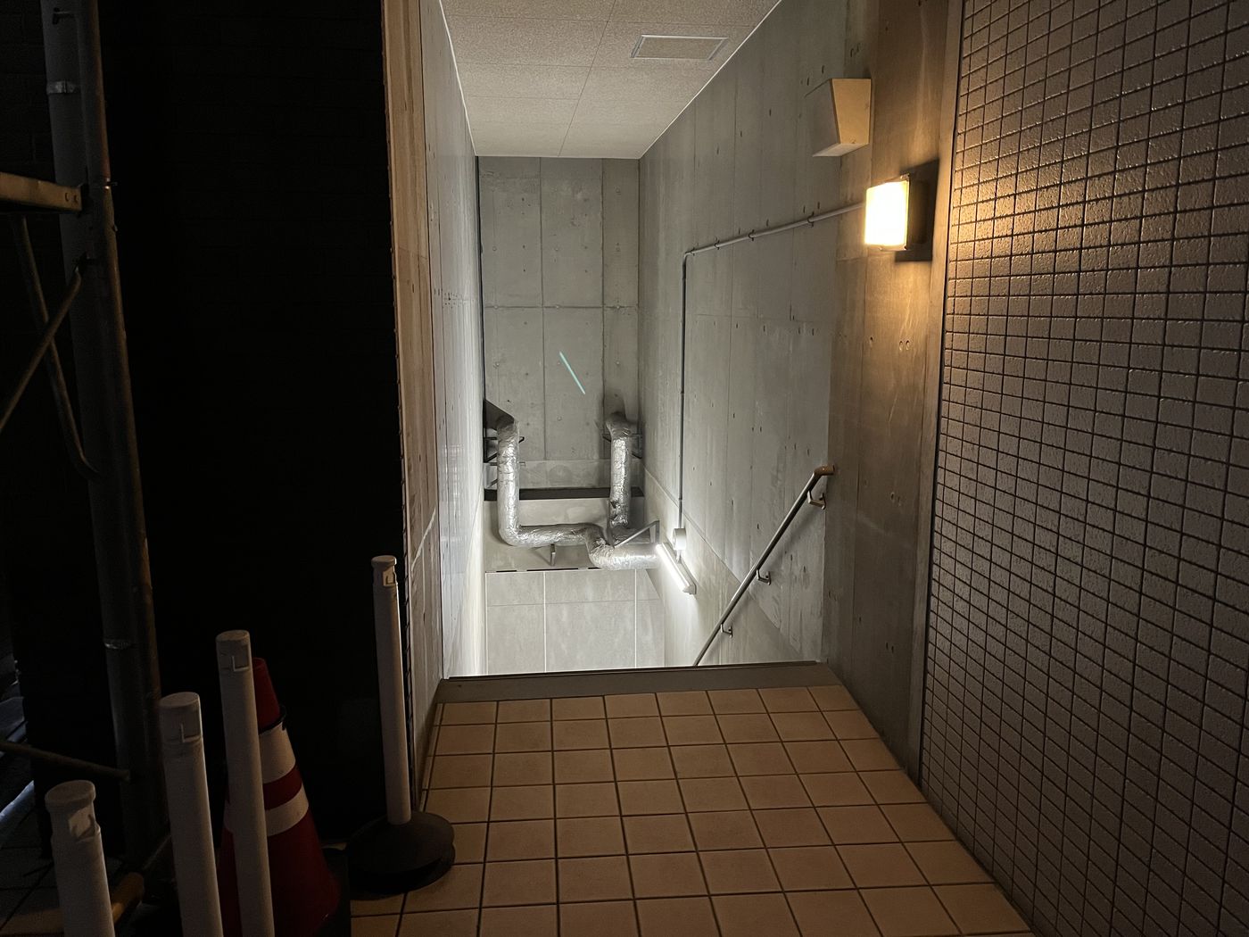 地下への階段｜施工前