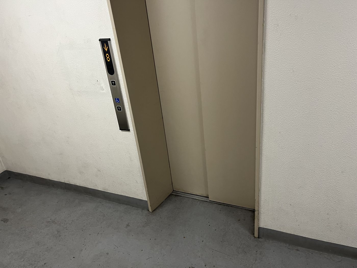 エレベーター（地下1階）｜施工前