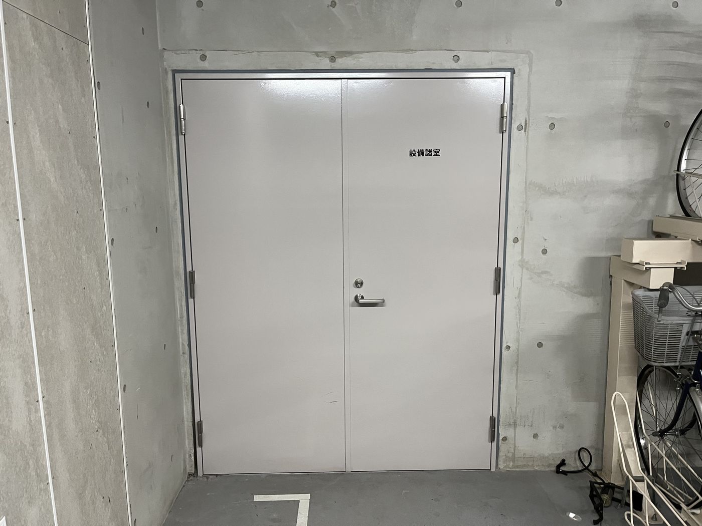 地下の扉（電気室・機械室側）｜施工前